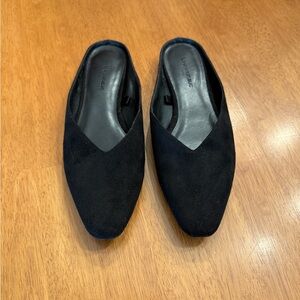 Banana republic Black Suede women’s mule slides shoes. Size 6.